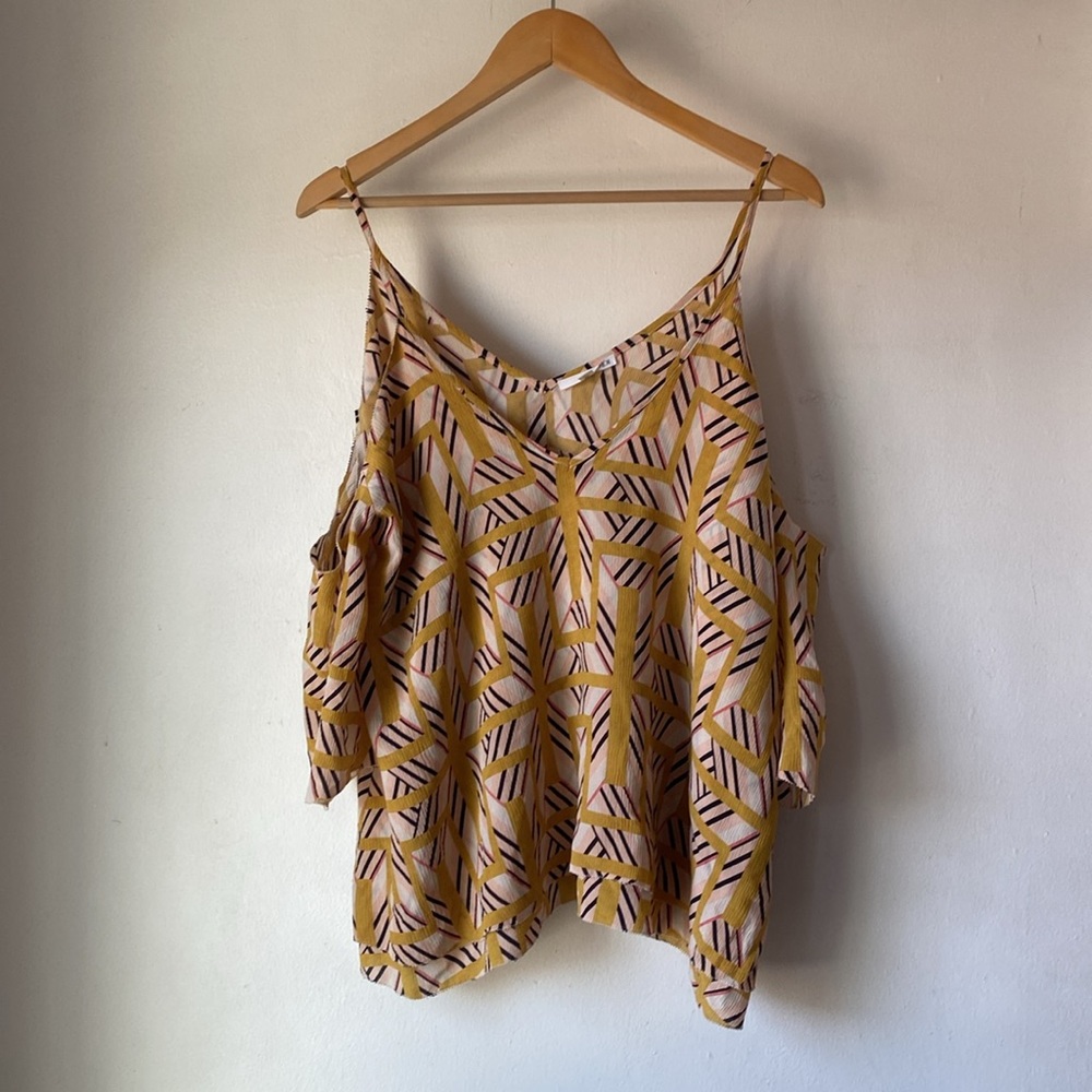 ROI M Bare Shoulder Loose Top